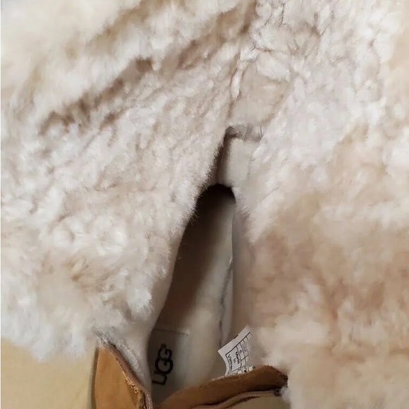 Authentic UGG Winter Boots EUC in box 2 ways to wear - Picture 8 of 8